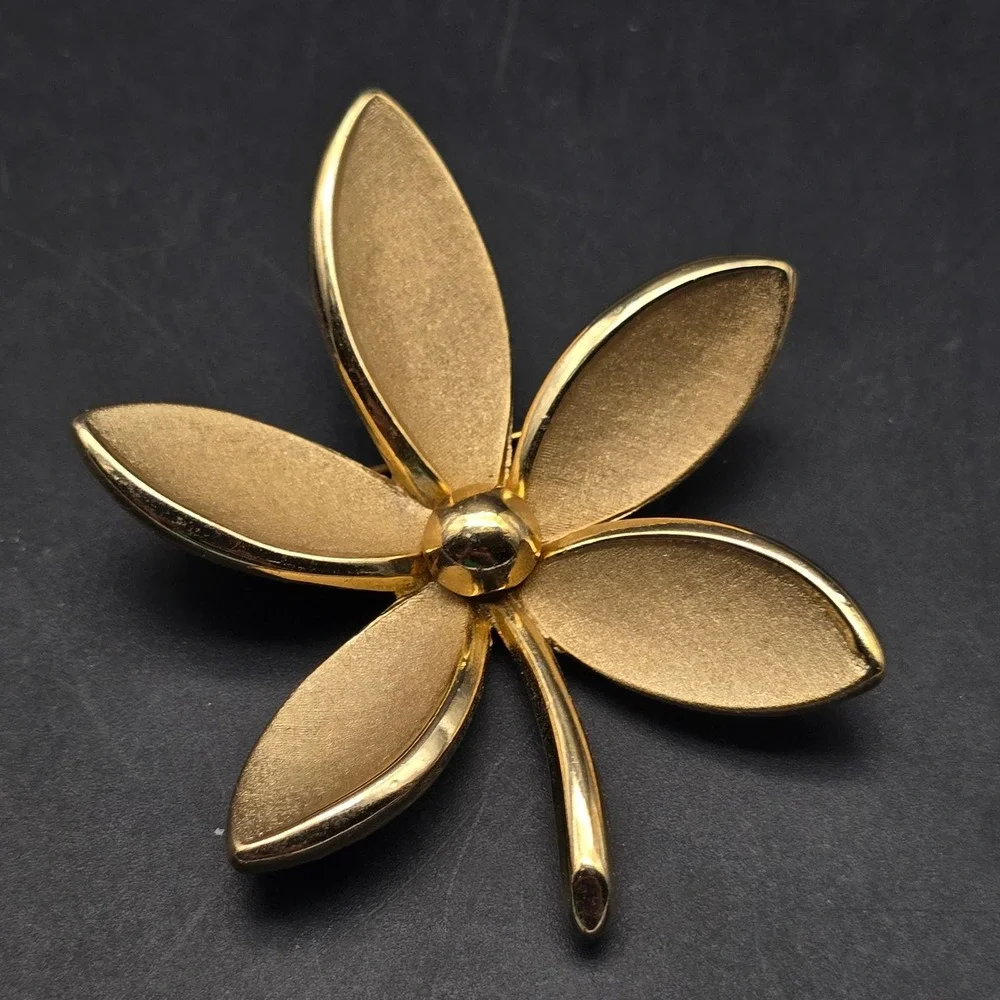 Trifari Gold Tone Leaf Brooch Vintage Costume Jewelry